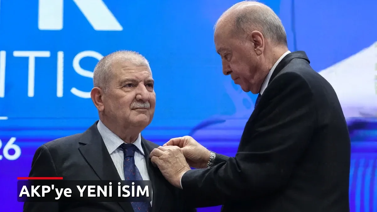 AKP'ye bir milletvekili daha katıldı: Rozetini Erdoğan taktı