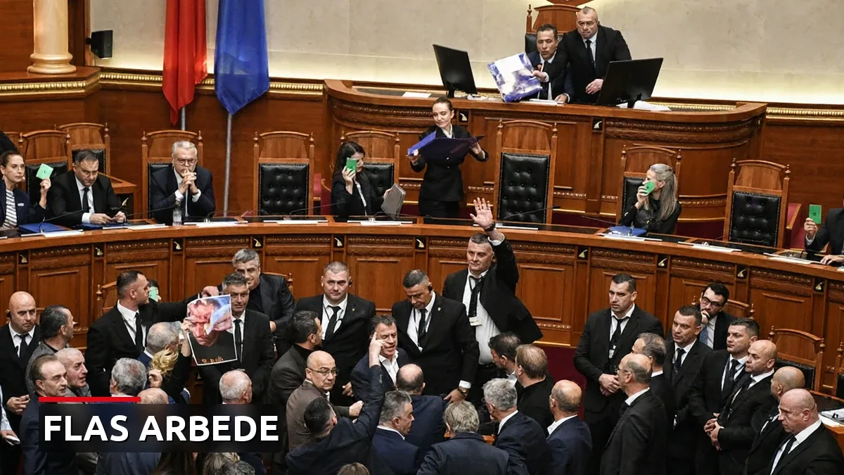 Arnavutluk Meclisi'nde Çıkan Arbedede Vekiller Birbirine Girdi: Sandalyeler Masalara Fırladı