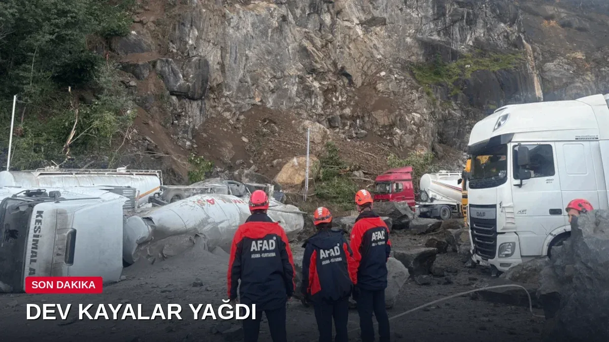 Artvin Hopa'da heyelan: Dev kayalar TIR parkına düştü, 1 kişi yaşamını yitirdi
