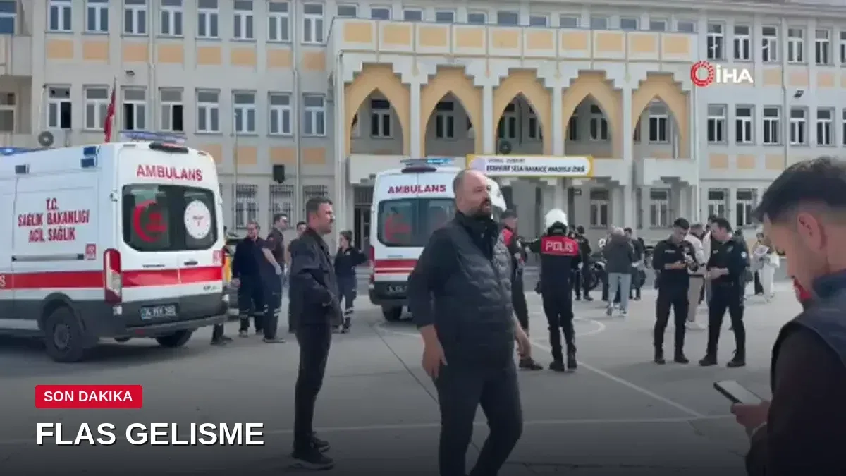 Esenyurt'ta lisede bıçaklı kavga: 2 öğrenci yaralandı