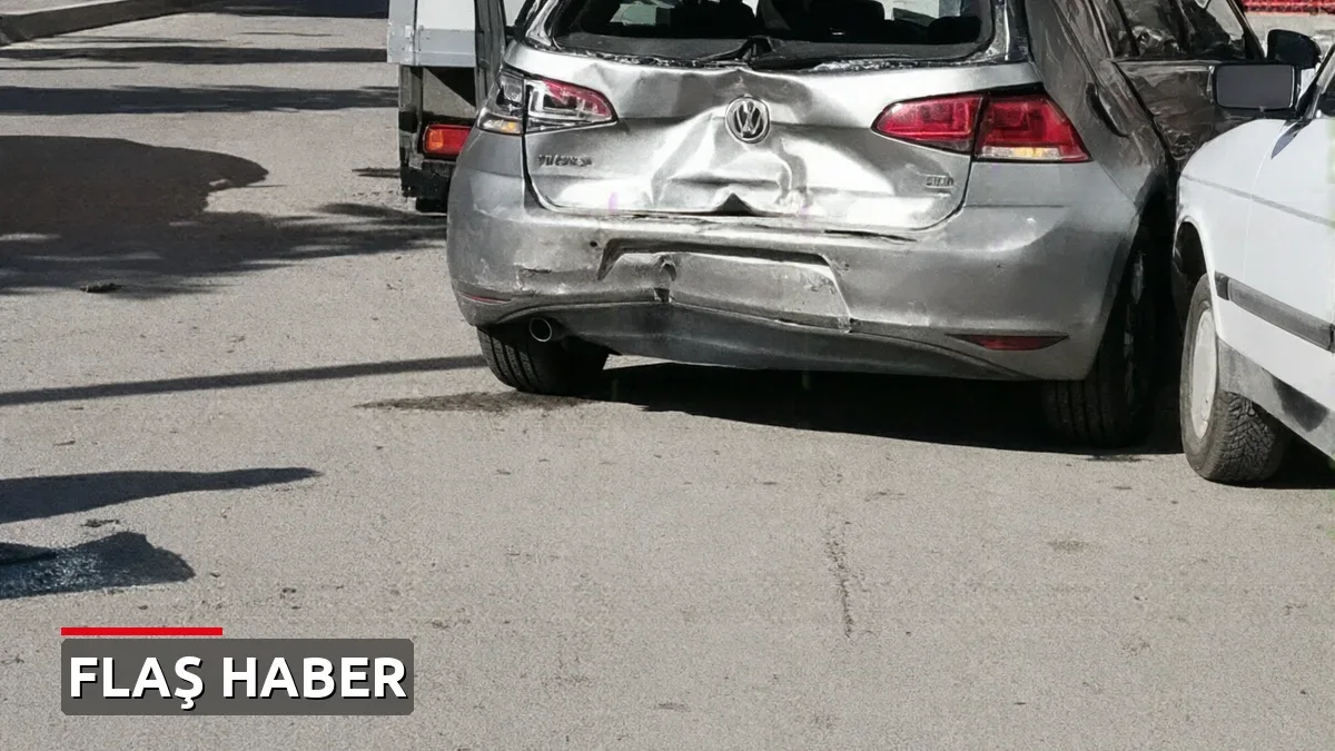 Konya Ereğli'de 4 Araçın Karıştığı Zincirleme Kaza: 3 Yaralı