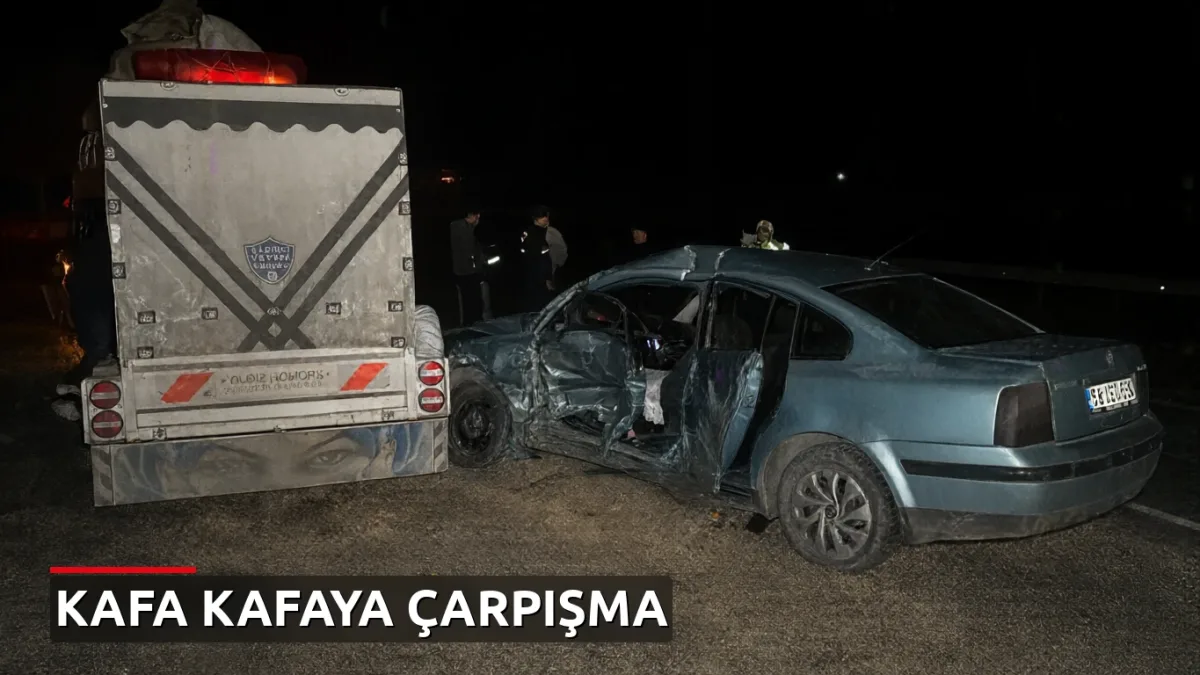 Sivas'ta mevsimlik işçileri taşıyan minibüsle otomobil çarpıştı: 2 yaralı